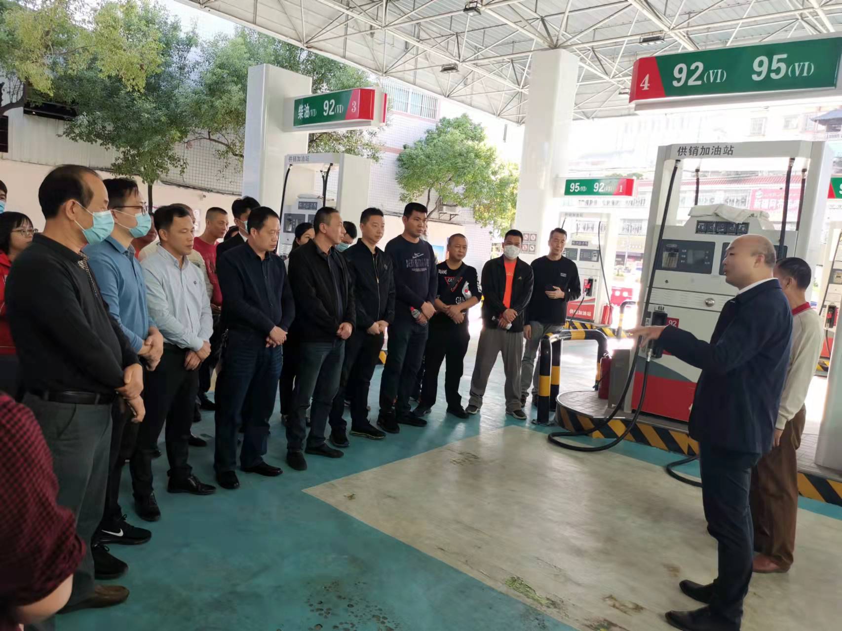 潮州市应急管理局迅速行动部署加油站安全监管工作1.jpg