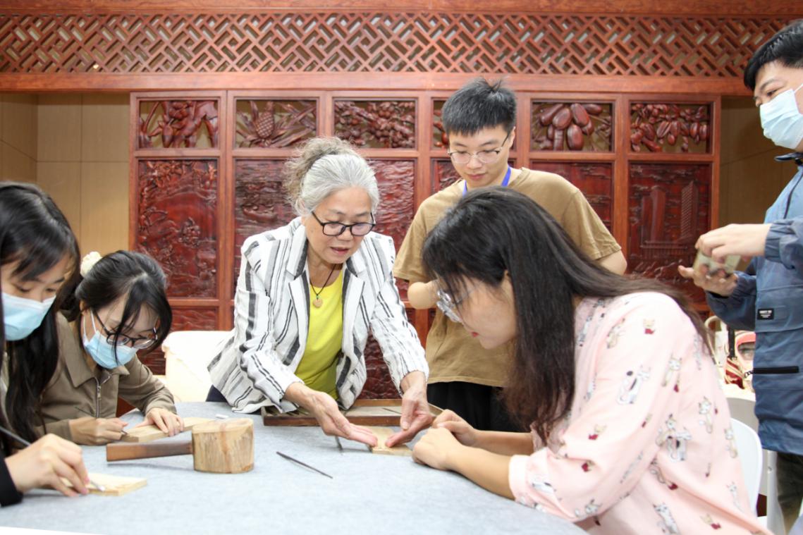 柯少玲老师现场指导.jpg
