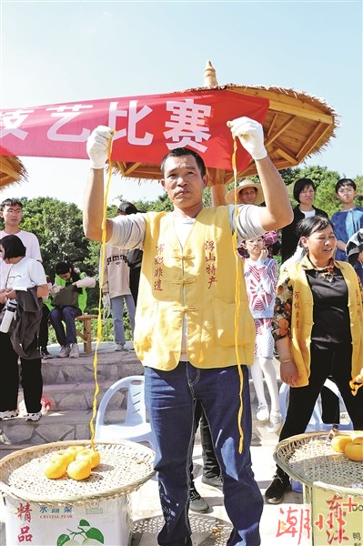 柿饼削皮技艺比赛。.jpg